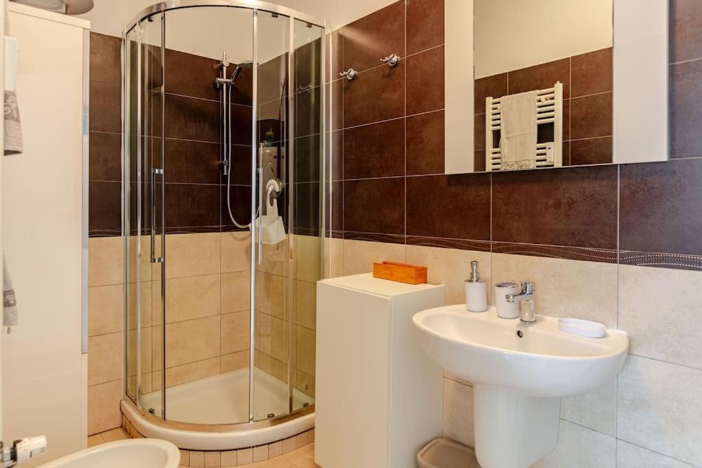 Bright & Cozy, Easy To Reach In Apartment Florenz