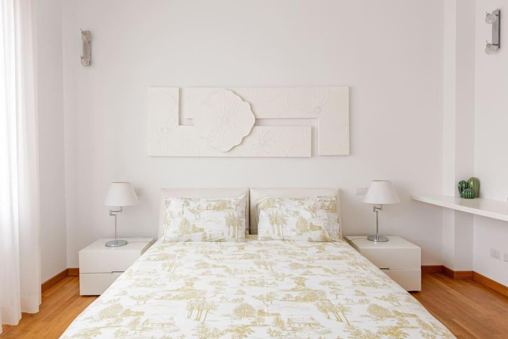 Bright & Cozy, Easy To Reach In Apartment Florenz